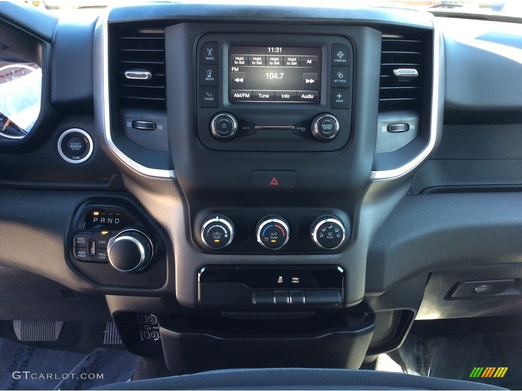 2019 1500 Big Horn Crew Cab 4x4 - Billett Silver Metallic / Black/Diesel Gray photo #12