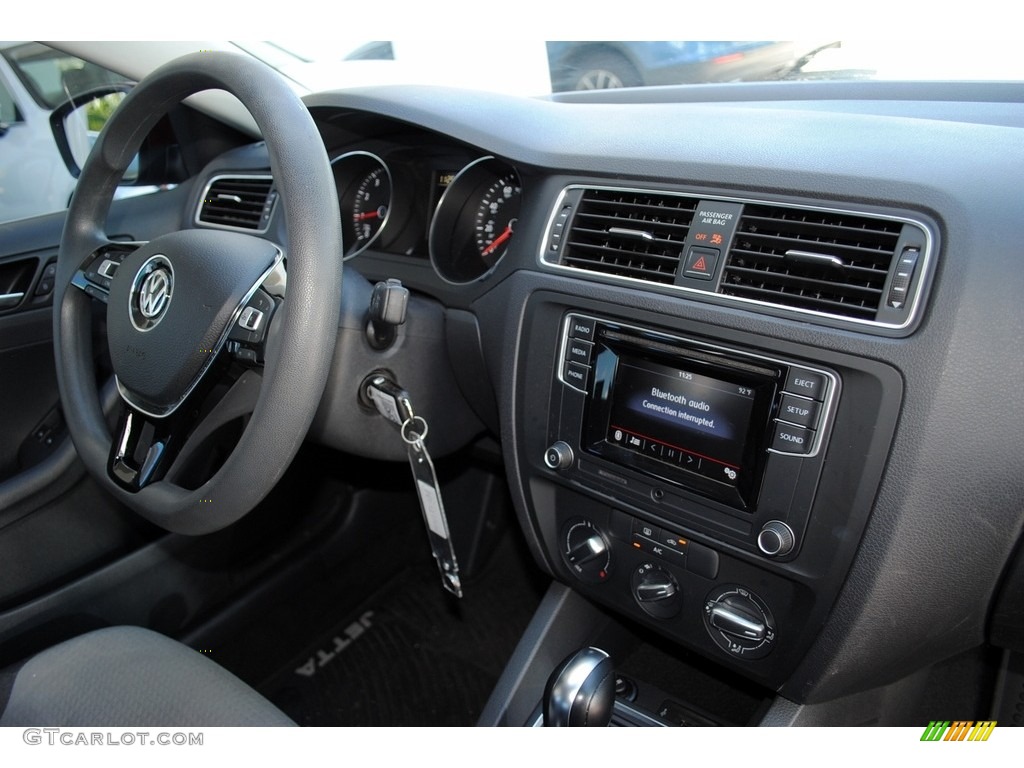 2017 Jetta S - Cardinal Red Metallic / Black/Palladium Gray photo #19