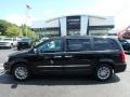Brilliant Black Crystal Pearl - Town & Country Touring - L Photo No. 13
