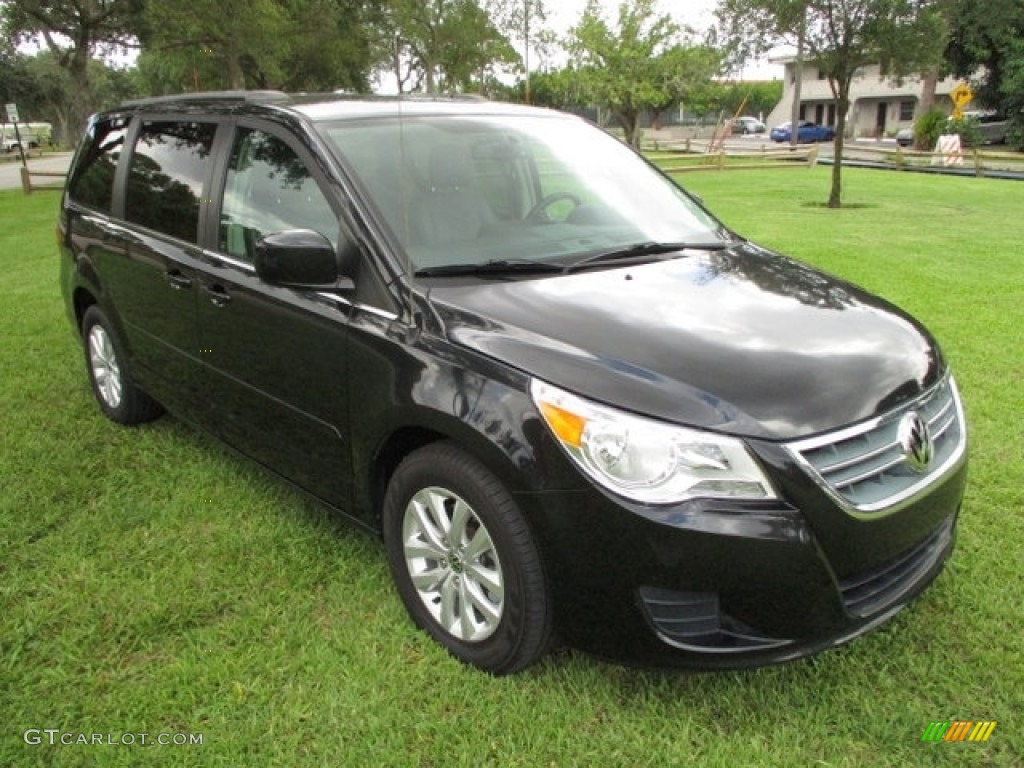 Nocturne Black Metallic Volkswagen Routan