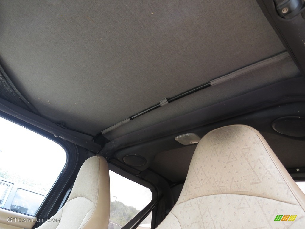 2002 Wrangler Sport 4x4 - Black / Camel Beige photo #31