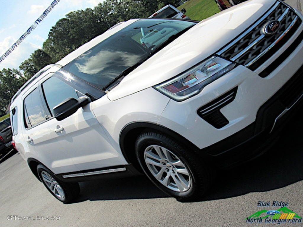 2018 Explorer XLT - Oxford White / Ebony Black photo #31