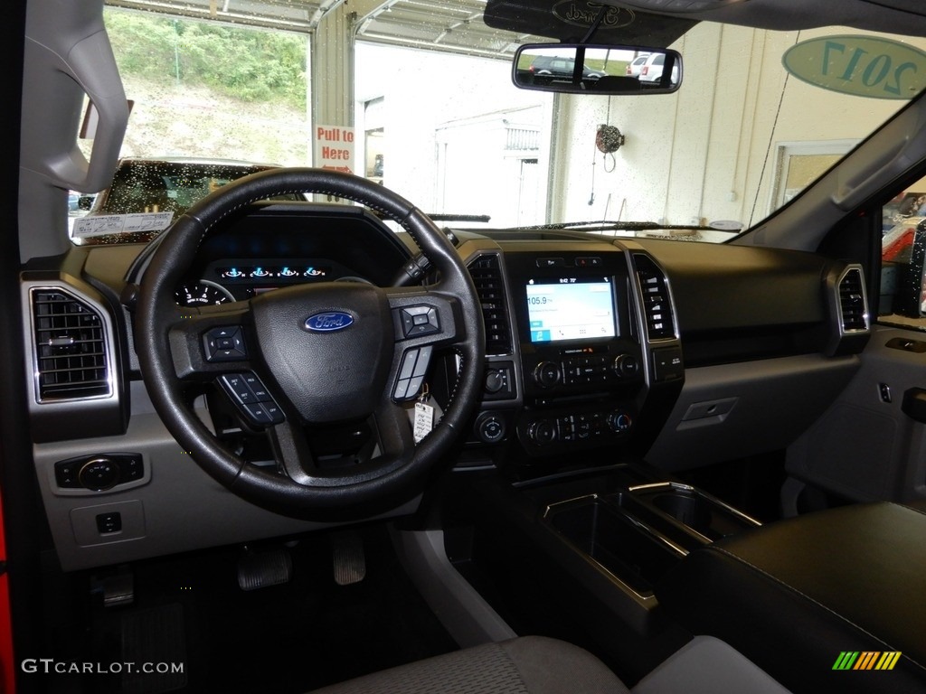 2017 F150 XLT SuperCrew 4x4 - Race Red / Earth Gray photo #18