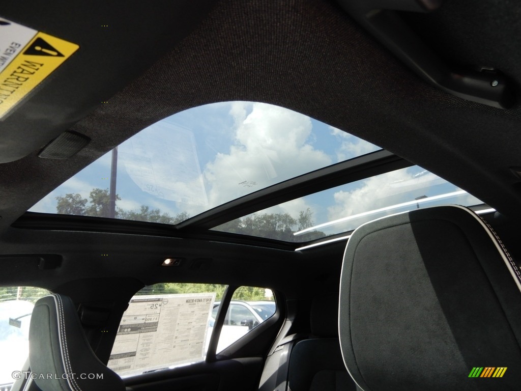2020 Volvo XC40 T5 R-Design AWD Sunroof Photos