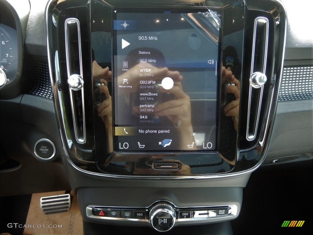 2020 Volvo XC40 T5 R-Design AWD Controls Photos