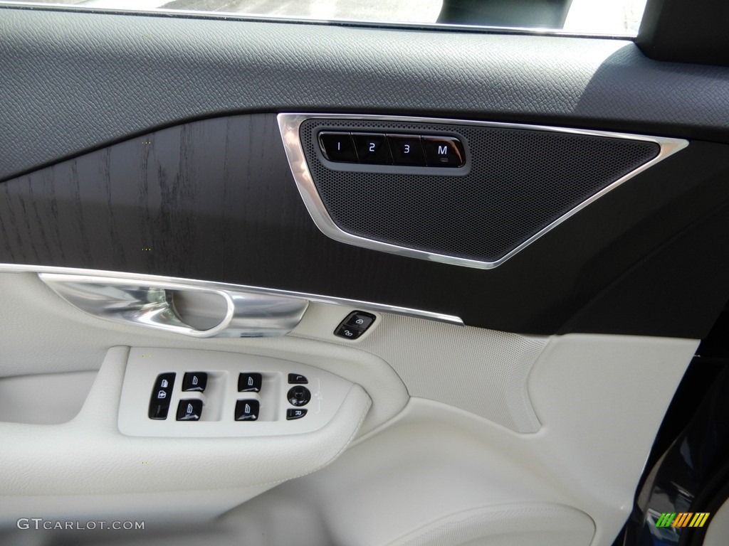 2020 Volvo XC90 T6 AWD Momentum Blond Door Panel Photo #134727114