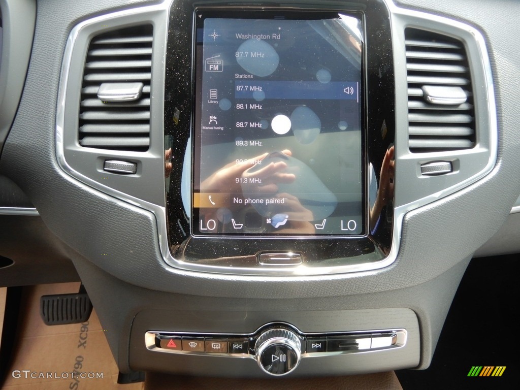 2020 Volvo XC90 T6 AWD Momentum Controls Photo #134727841