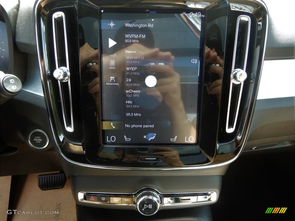 2020 Volvo XC40 T5 Momentum AWD Controls Photos