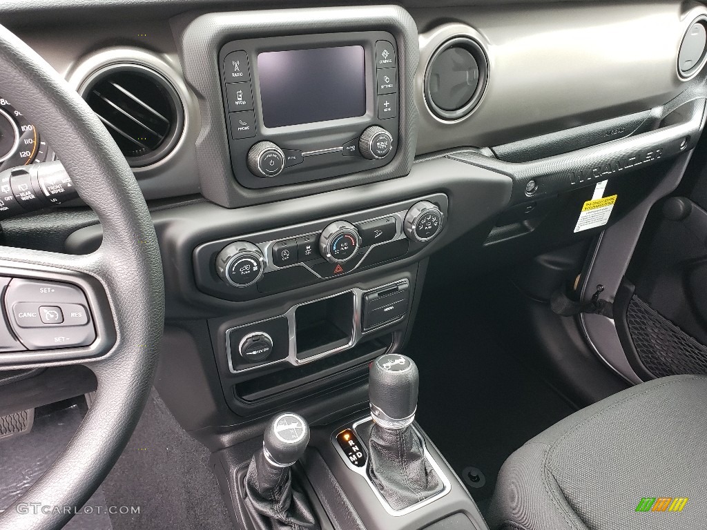2020 Jeep Wrangler Unlimited Sport 4x4 Black Dashboard Photo #134737968