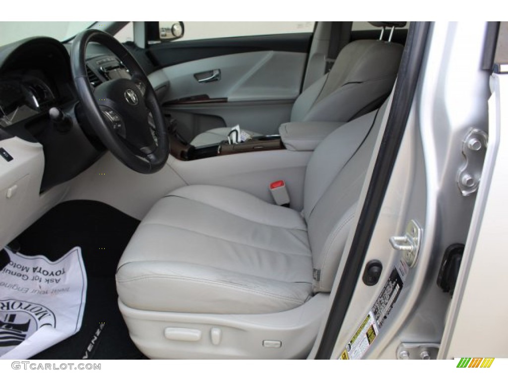 2010 Venza V6 - Classic Silver Metallic / Ivory photo #12