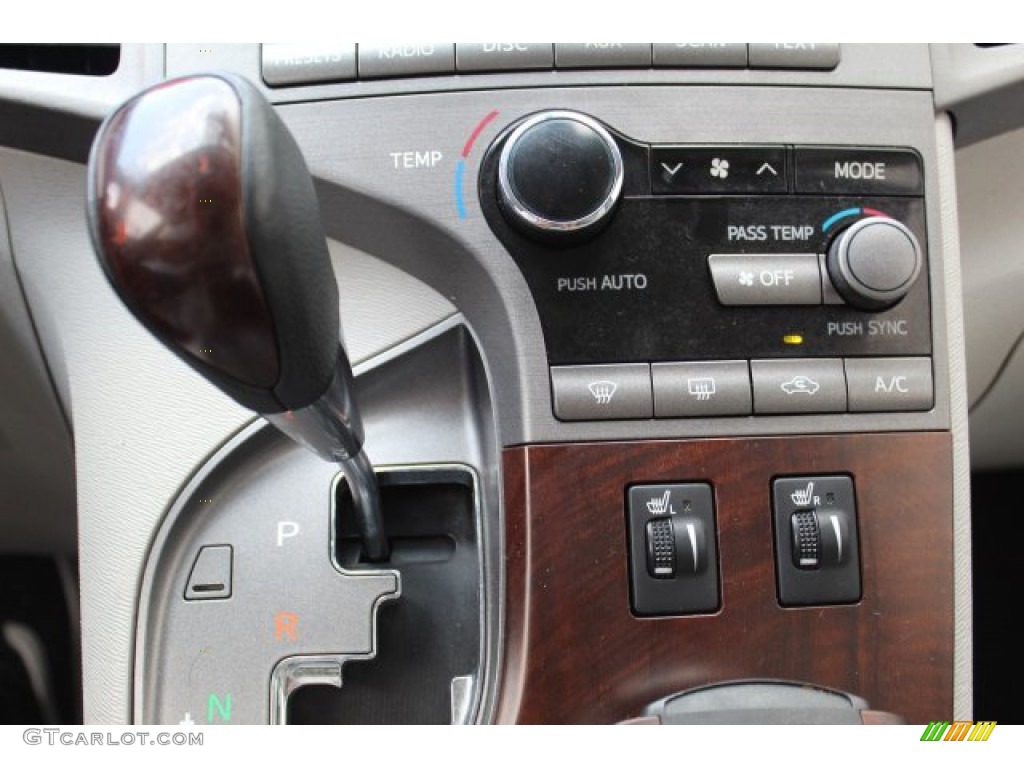 2010 Venza V6 - Classic Silver Metallic / Ivory photo #20