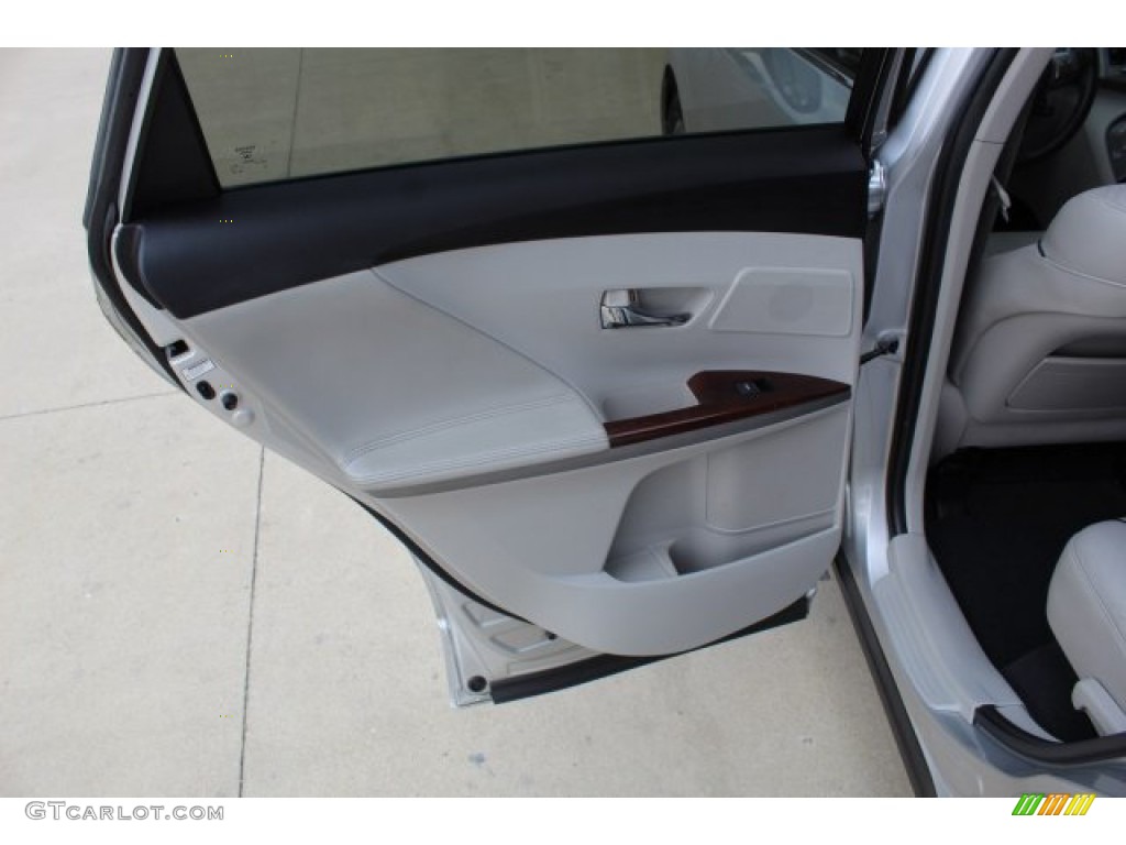 2010 Venza V6 - Classic Silver Metallic / Ivory photo #23
