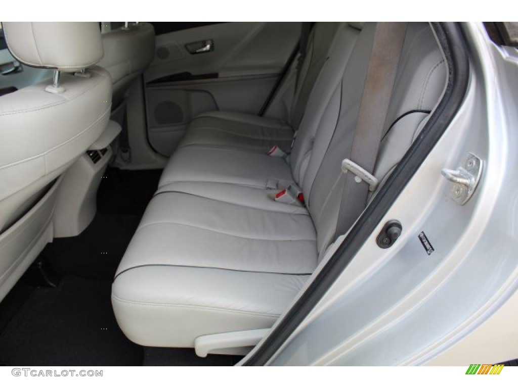 2010 Venza V6 - Classic Silver Metallic / Ivory photo #24
