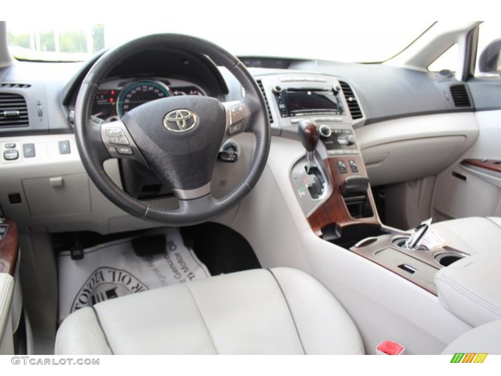 2010 Venza V6 - Classic Silver Metallic / Ivory photo #25