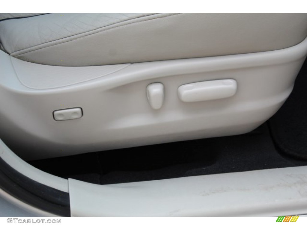 2010 Venza V6 - Classic Silver Metallic / Ivory photo #30