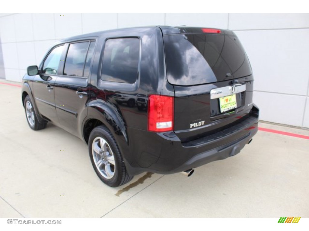 2015 Pilot SE - Crystal Black Pearl / Gray photo #10