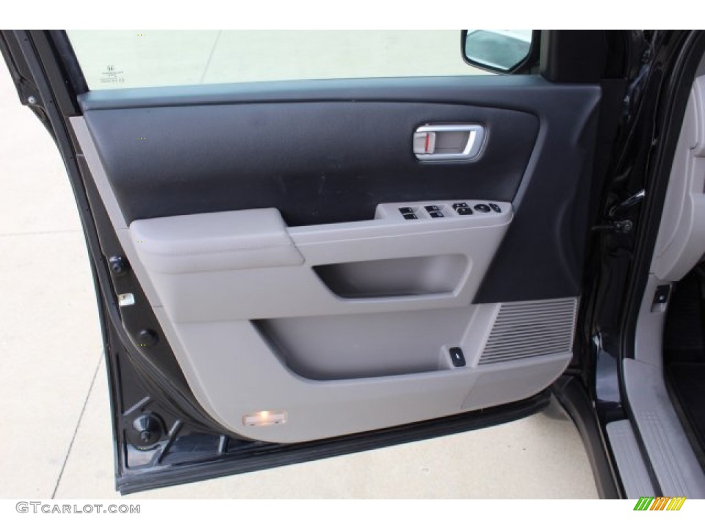 2015 Pilot SE - Crystal Black Pearl / Gray photo #13