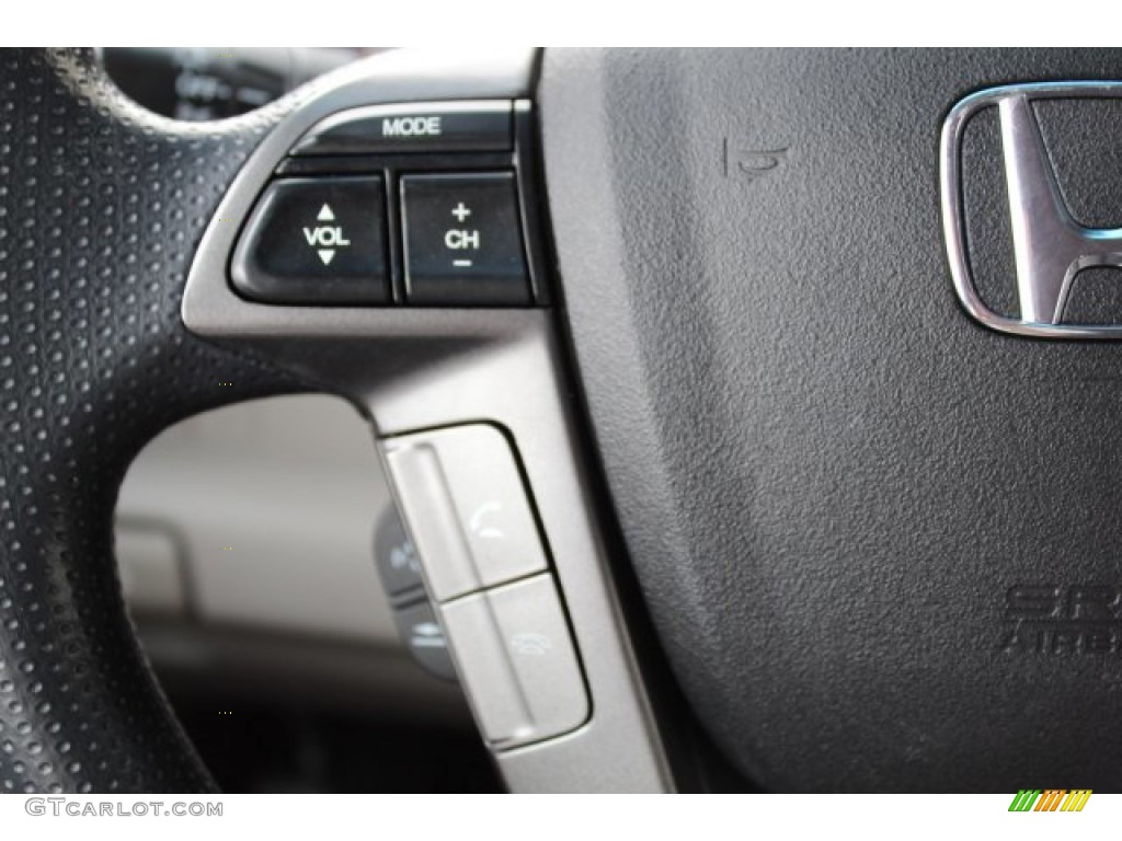 2015 Pilot SE - Crystal Black Pearl / Gray photo #16