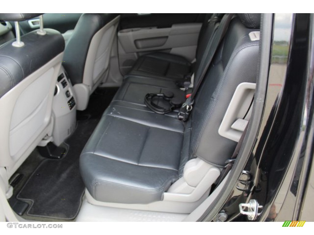 2015 Pilot SE - Crystal Black Pearl / Gray photo #24