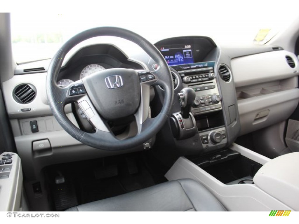 2015 Pilot SE - Crystal Black Pearl / Gray photo #25