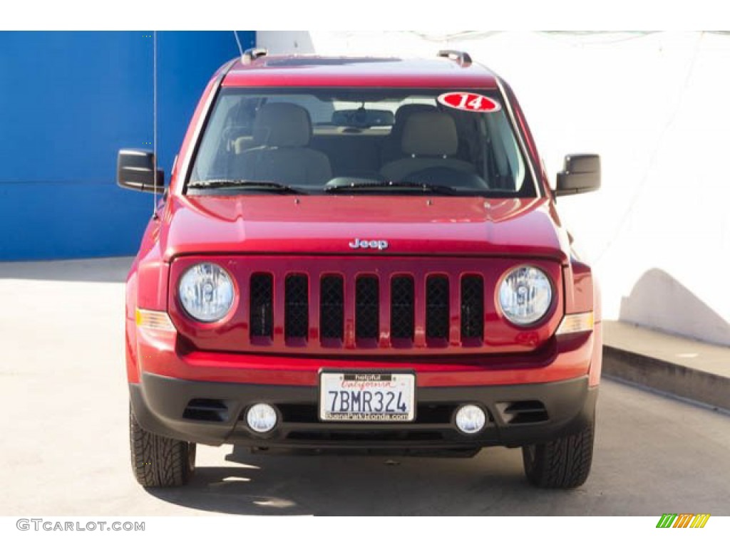 2014 Patriot Latitude - Deep Cherry Red Crystal Pearl / Dark Slate Gray/Light Pebble photo #7