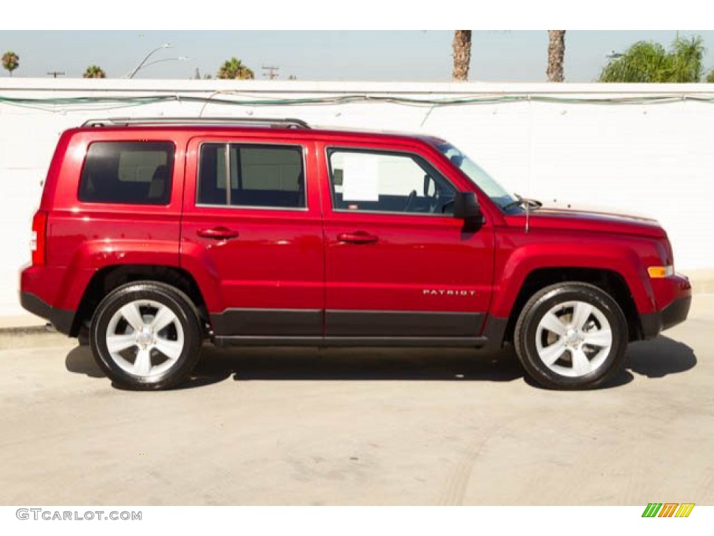 2014 Patriot Latitude - Deep Cherry Red Crystal Pearl / Dark Slate Gray/Light Pebble photo #8