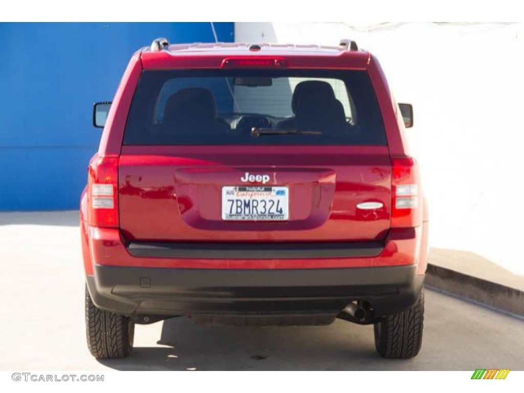 2014 Patriot Latitude - Deep Cherry Red Crystal Pearl / Dark Slate Gray/Light Pebble photo #9