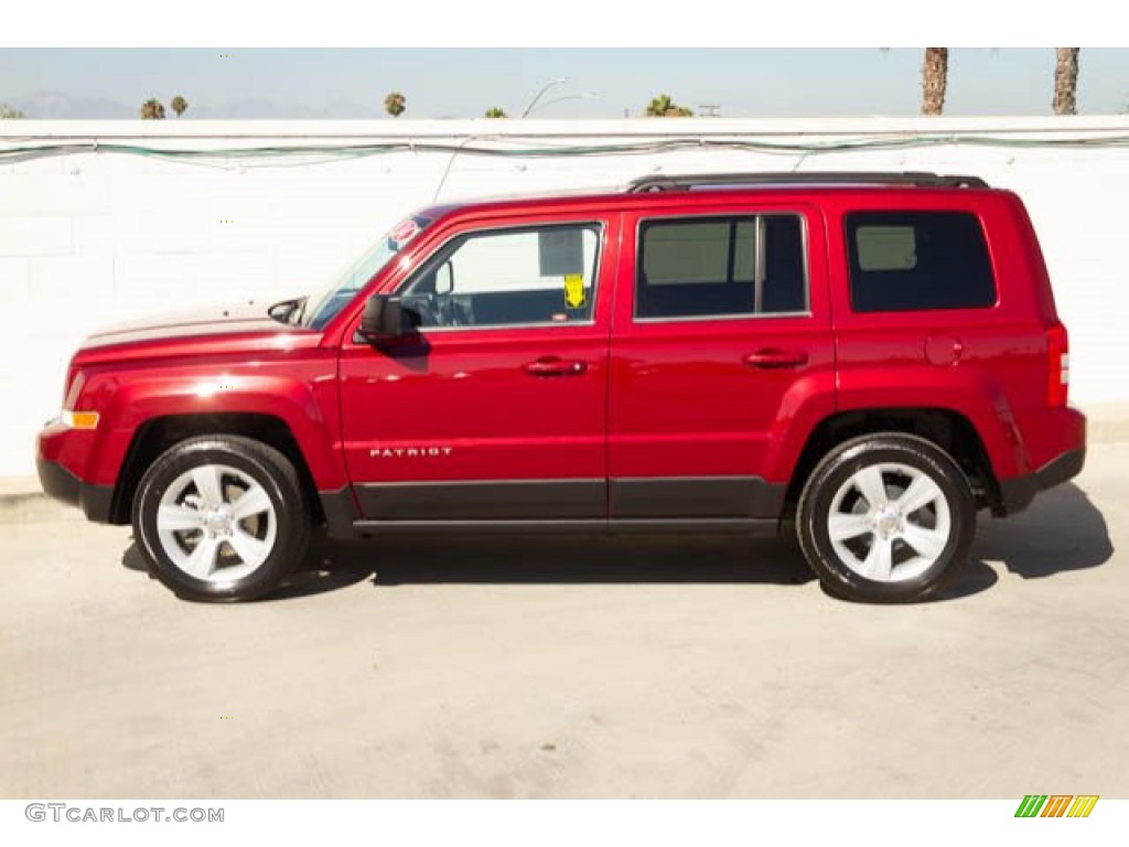 2014 Patriot Latitude - Deep Cherry Red Crystal Pearl / Dark Slate Gray/Light Pebble photo #12