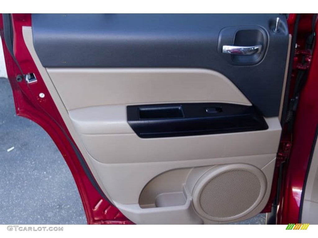 2014 Patriot Latitude - Deep Cherry Red Crystal Pearl / Dark Slate Gray/Light Pebble photo #27