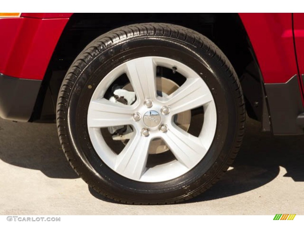 2014 Patriot Latitude - Deep Cherry Red Crystal Pearl / Dark Slate Gray/Light Pebble photo #34