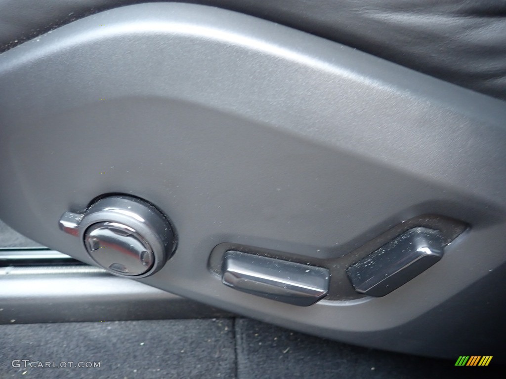 2019 Volvo XC90 T5 AWD R-Design Controls Photo #134775876