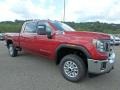 Front 3/4 View of 2020 Sierra 2500HD SLE Crew Cab 4WD