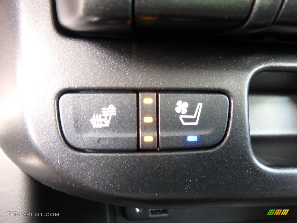 2020 GMC Canyon Denali Crew Cab 4WD Controls Photo #134781402