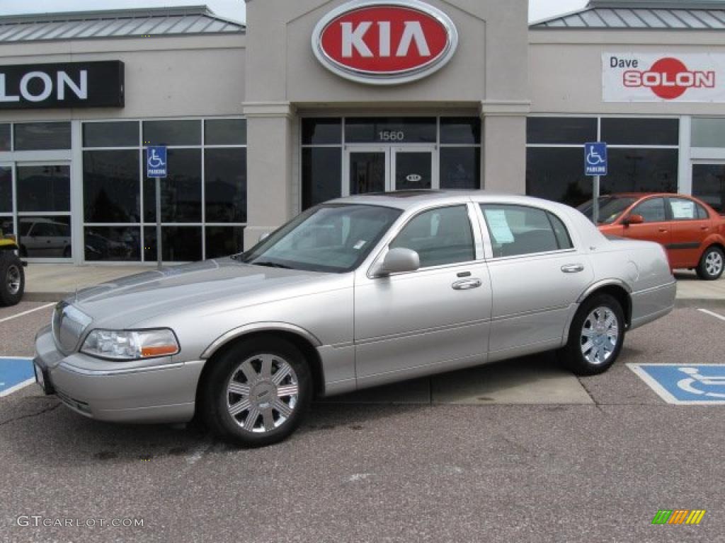 2003 Town Car Cartier - Silver Birch Metallic / Medium Dark Parchment/Light Parchment photo #1