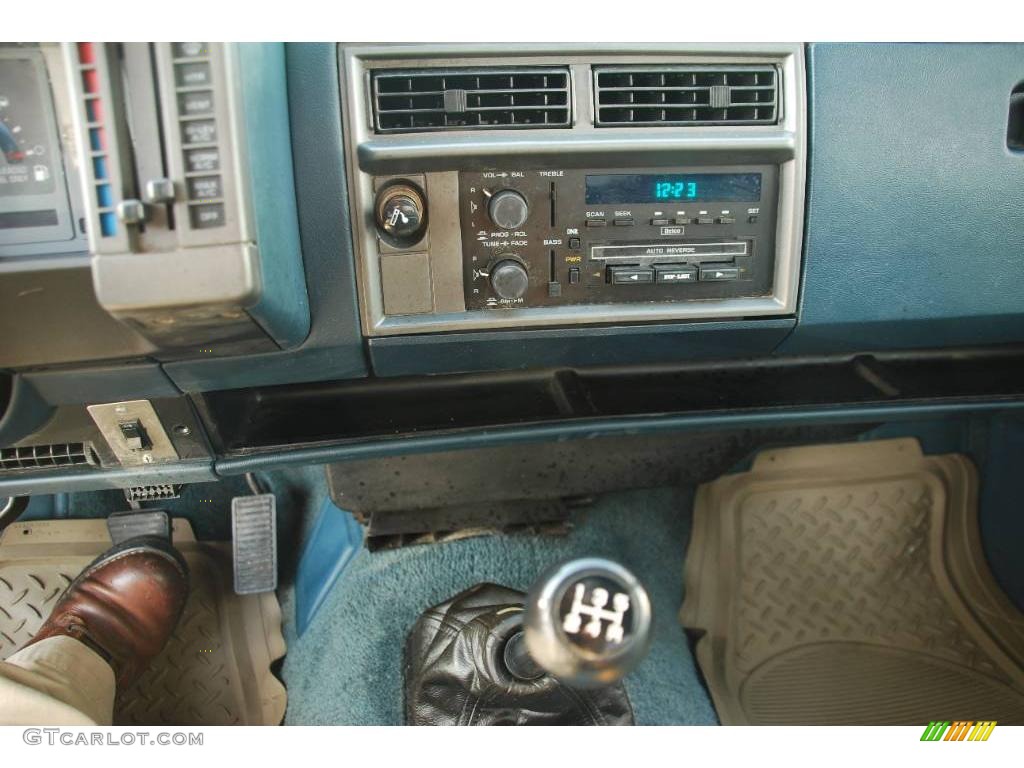 1992 S10 Regular Cab - Sky Blue / Blue photo #10
