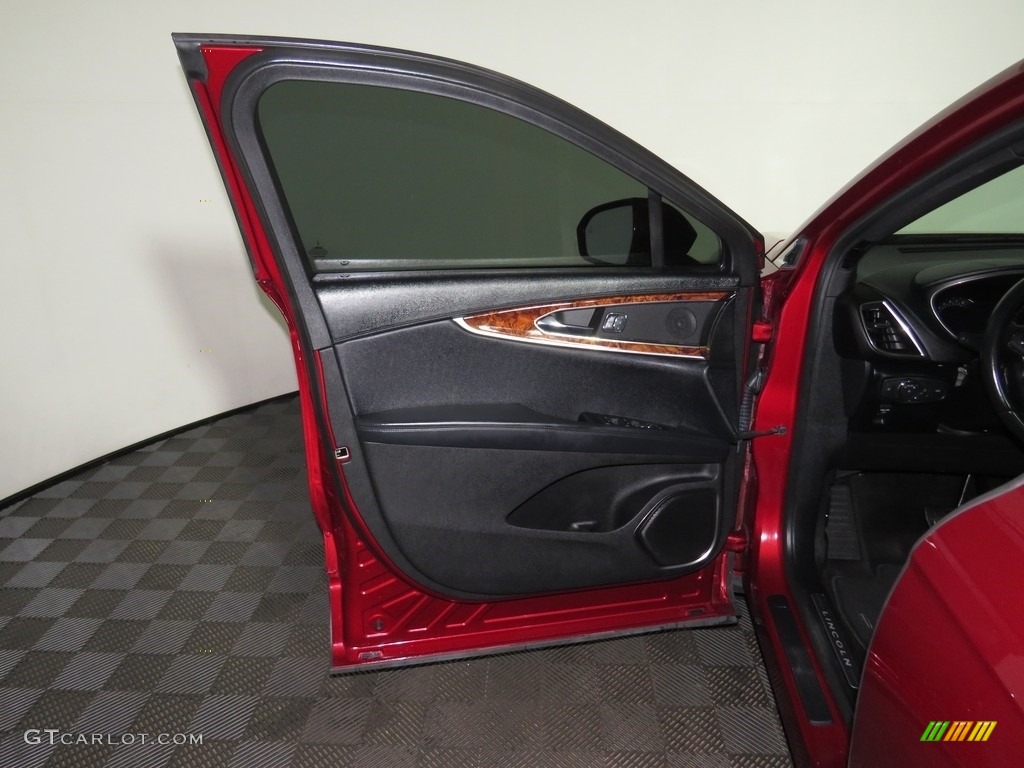 2018 MKX Reserve AWD - Ruby Red Metallic / Ebony photo #18