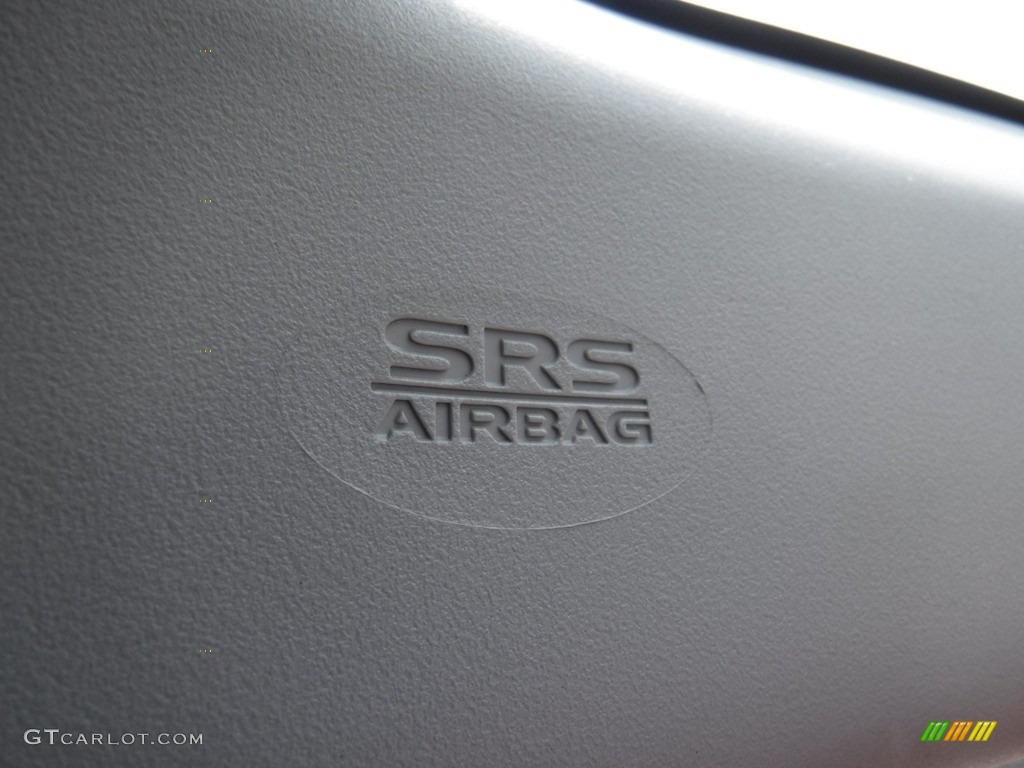 2007 Outlander LS 4WD - Cool Silver Metallic / Black photo #17