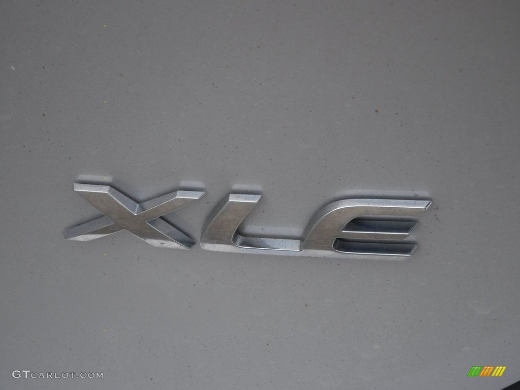 2017 Corolla XLE - Classic Silver Metalic / Black photo #11
