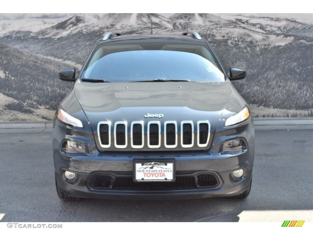 2018 Cherokee Latitude Plus - Rhino / Black photo #4