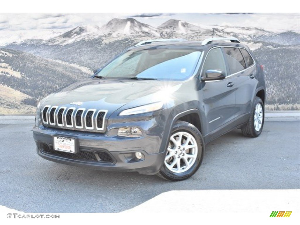 2018 Cherokee Latitude Plus - Rhino / Black photo #5