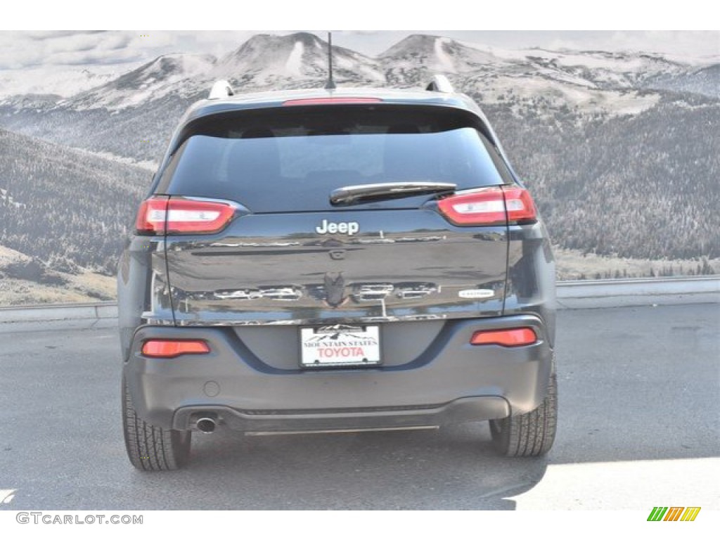 2018 Cherokee Latitude Plus - Rhino / Black photo #8