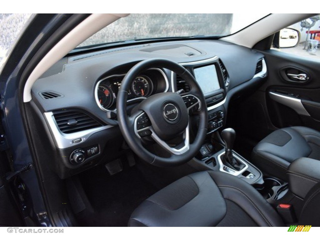 2018 Cherokee Latitude Plus - Rhino / Black photo #10