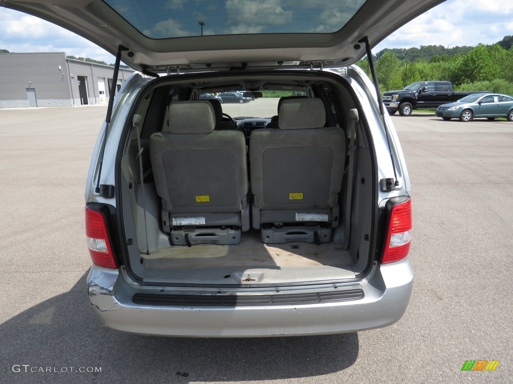 2005 Sedona EX - Clear White / Gray photo #11