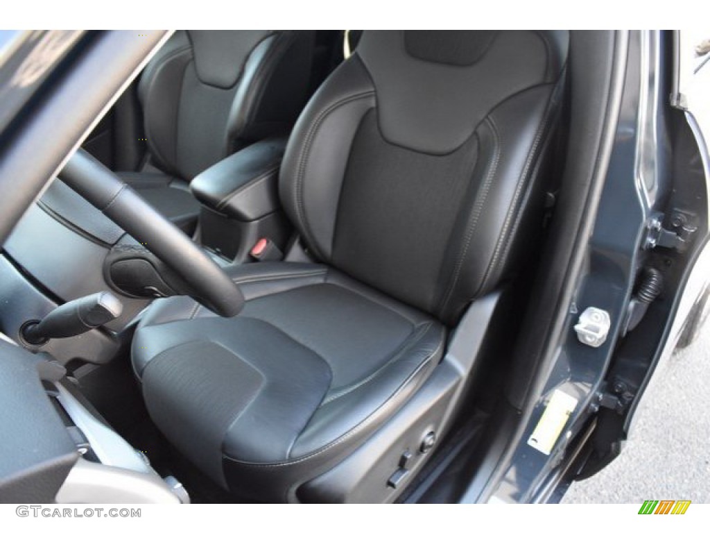 2018 Cherokee Latitude Plus - Rhino / Black photo #12