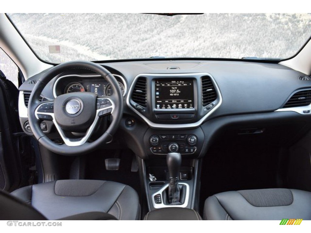 2018 Cherokee Latitude Plus - Rhino / Black photo #13