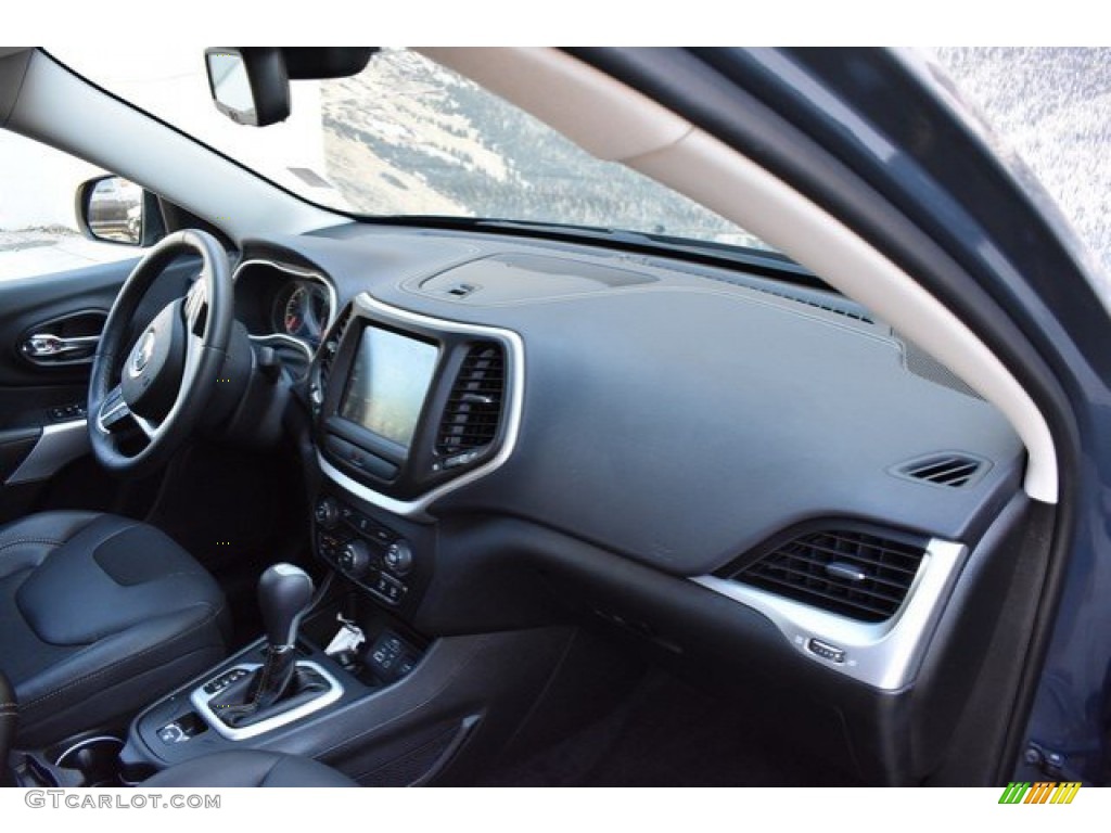 2018 Cherokee Latitude Plus - Rhino / Black photo #16