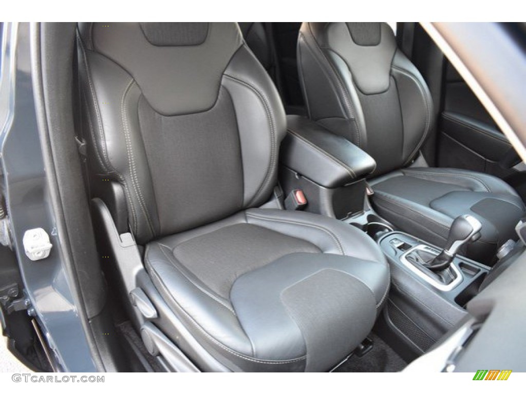 2018 Cherokee Latitude Plus - Rhino / Black photo #18