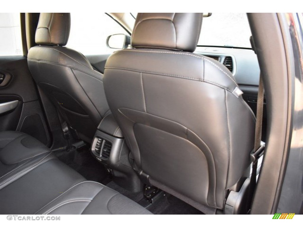 2018 Cherokee Latitude Plus - Rhino / Black photo #20