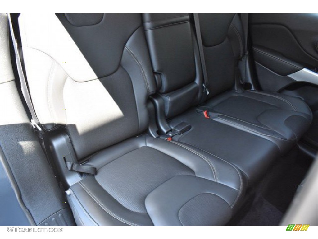2018 Cherokee Latitude Plus - Rhino / Black photo #22