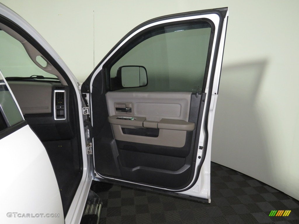 2011 Ram 1500 Big Horn Quad Cab 4x4 - Bright White / Dark Slate Gray/Medium Graystone photo #23
